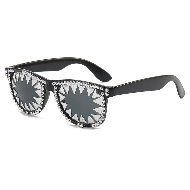 PC al por mayor 2023 Nuevas gafas de sol de encaje de triángulo de diamante